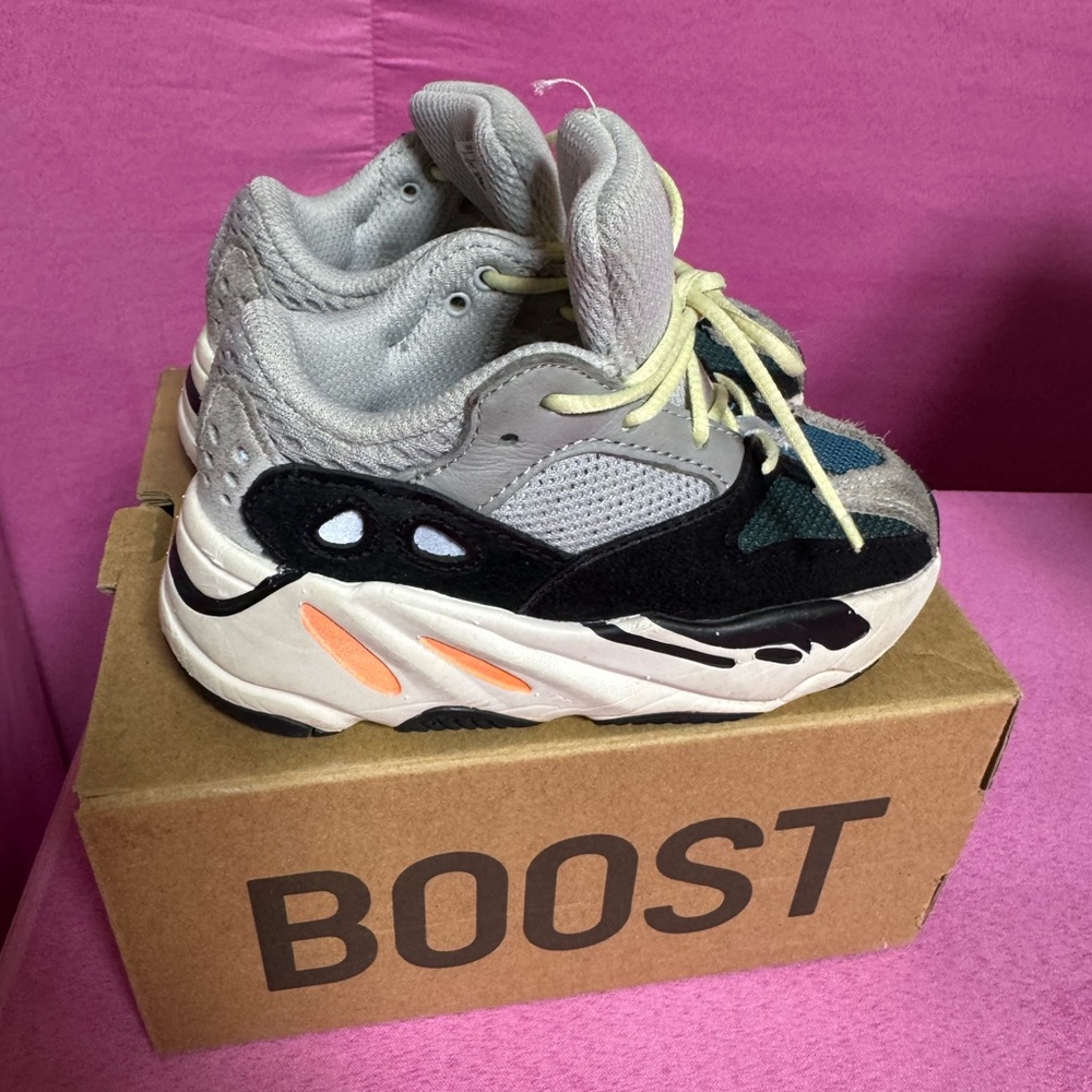 Yeezy boost 700 size 7k
